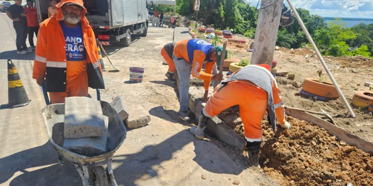 Melhor escoamento de águas pluviais em Manaus é reforçado pela Prefeitura no bairro Santo Antônio