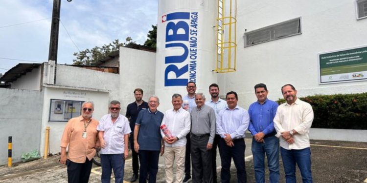 Suframa visita filial da Rubi e acompanha novo projeto de cera líquida