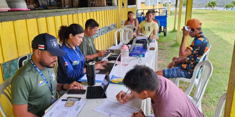 Agricultores da zona rural de Manaus recebem atendimento para regularização de documentos