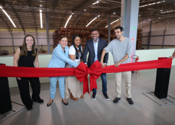 Governador destaca bioeconomia e geração de renda na inauguração do novo Centro de Distribuição da Natura em Manaus