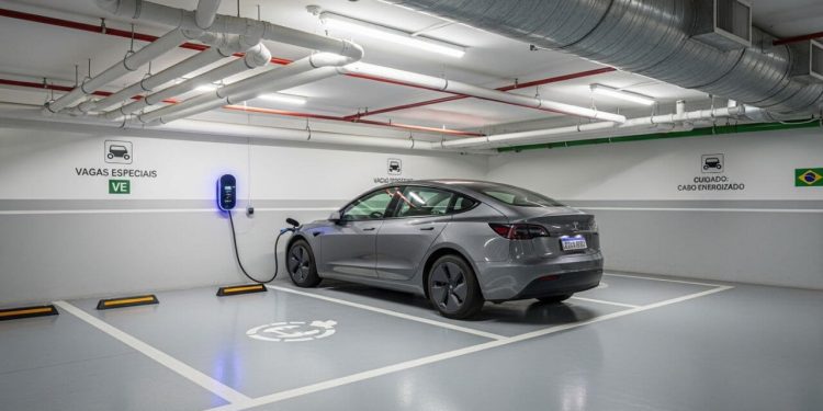 Lei que garante direito à recarga em condomínios é vista como avanço na eletrificação, afirma Abravei