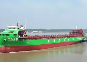 China testa maior navio porta-contêineres 100% elétrico do mundo