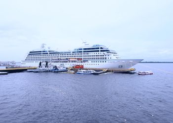 Navio MS Insignia atraca em Manaus e impulsiona o turismo internacional na Amazônia
