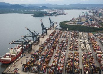 Portos brasileiros registram recorde histórico de movimentação de cargas em 2025