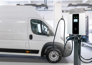 Renault assume controle total da Flexis e acelera produção de furgões elétricos