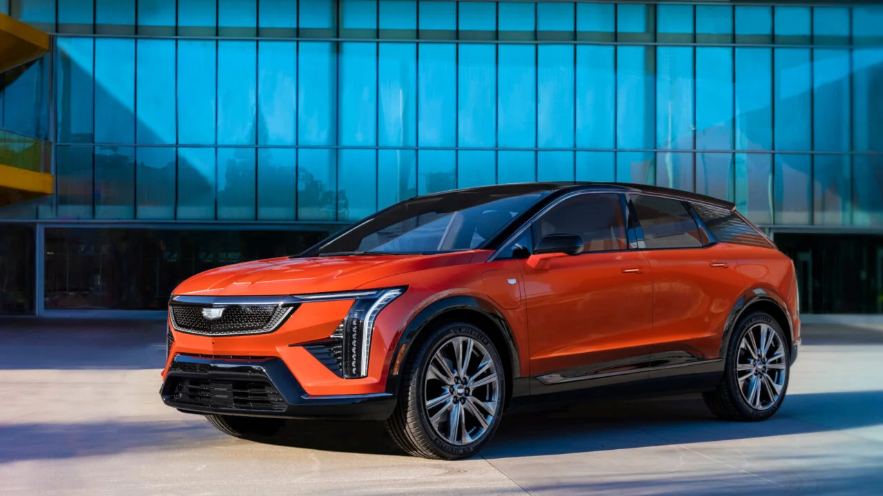 Cadillac volta ao Brasil após mais de sete décadas com linha 100% elétrica