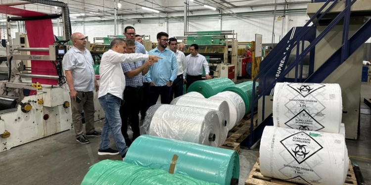 Comitiva da Suframa visita três empresas para fortalecer relacionamento com setor produtivo em Manaus