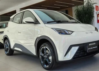 Dolphin Mini impulsiona vendas de carros elétricos e fortalece expansão da BYD no país