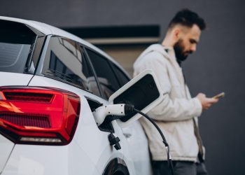 Eletromobilidade avança e eletrificados ampliam participação no mercado brasileiro (