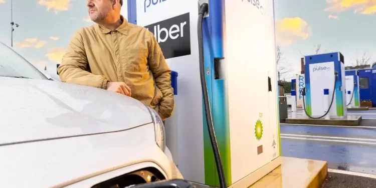 Motoristas de aplicativo veem carro elétrico como futuro da profissão