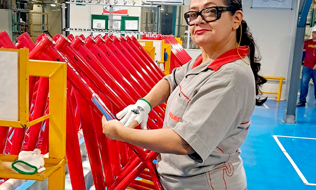 Mulheres Impulsionam o Setor de Duas Rodas no Brasil