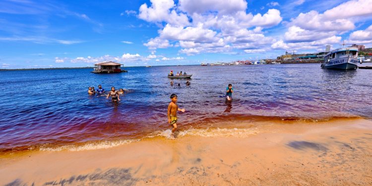 Prefeitura revitaliza praia da Ponta Branca e resgata espaço histórico de lazer na zona Sul de Manaus