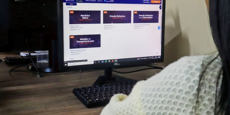 Detran-AM: Escola Pública de Trânsito oferece 800 vagas para cursos EaD