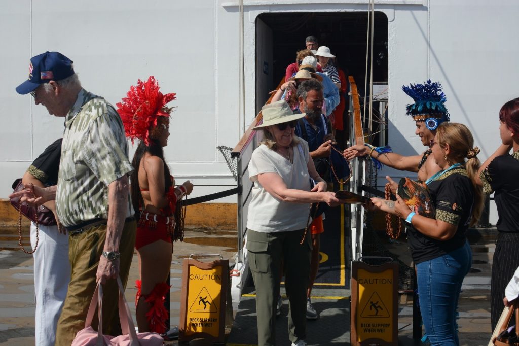 Manaus recebe navio com quase 2 mil turistas e reforça turismo no Amazonas