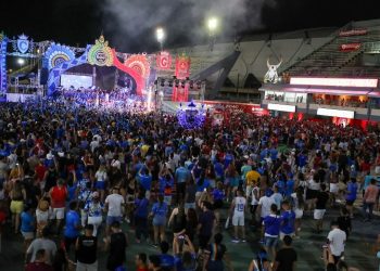 Torcedores vibram no início dos ensaios dos bois em Manaus rumo a Parintins 2026