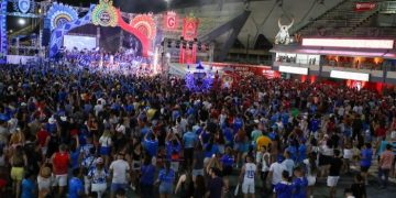 Torcedores vibram no início dos ensaios dos bois em Manaus rumo a Parintins 2026