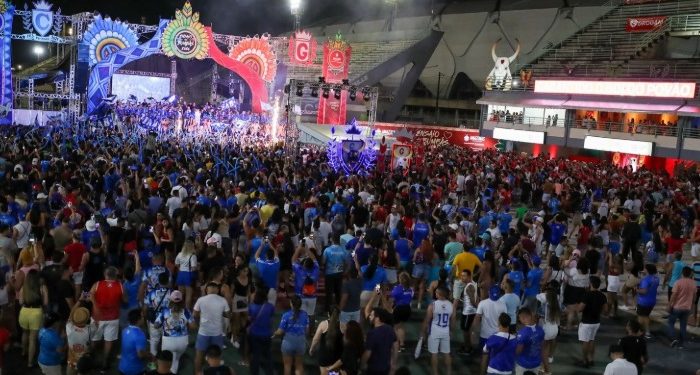 Torcedores vibram no início dos ensaios dos bois em Manaus rumo a Parintins 2026