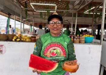 Pudim de melancia vira destaque e conquista público em festival de Normandia