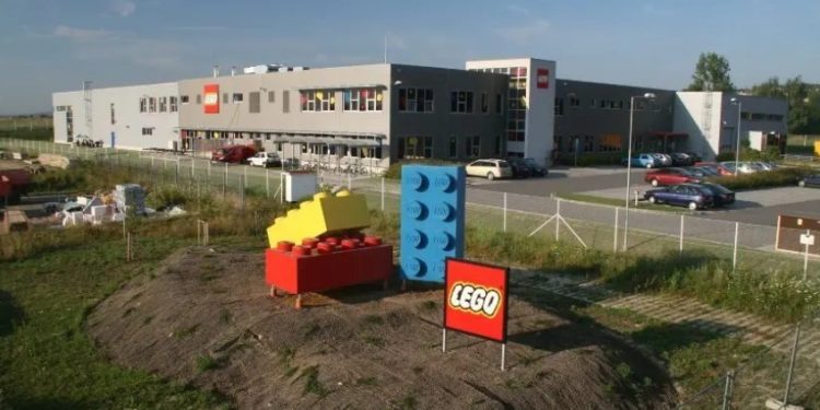 LEGO amplia metas e aposta em 100% de energia renovável