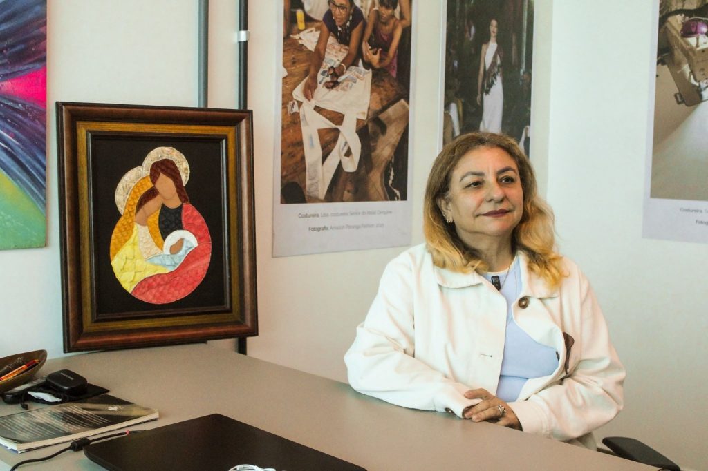 Moda sustentável com insumos da floresta impulsiona renda no Amazonas