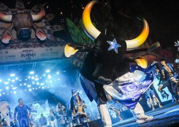 “É festa de novo!”: Caprichoso estreia temporada de ensaios em Manaus