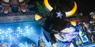 “É festa de novo!”: Caprichoso estreia temporada de ensaios em Manaus