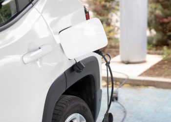 Brasil ultrapassa 700 mil veículos eletrificados e acelera transição para mobilidade sustentável