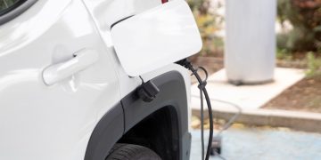 Brasil ultrapassa 700 mil veículos eletrificados e acelera transição para mobilidade sustentável