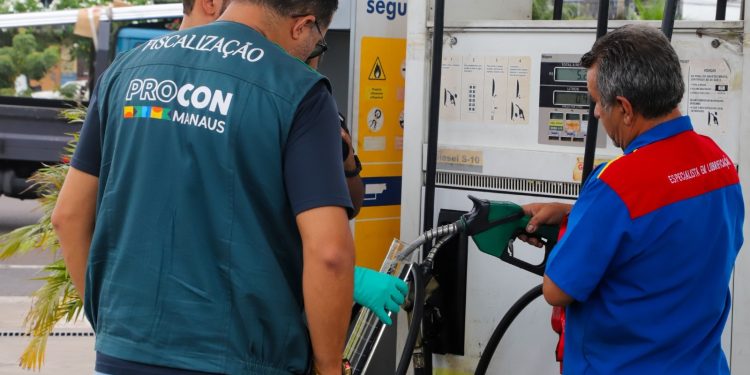 Preços dos combustíveis variam em Manaus e Procon orienta consumidores