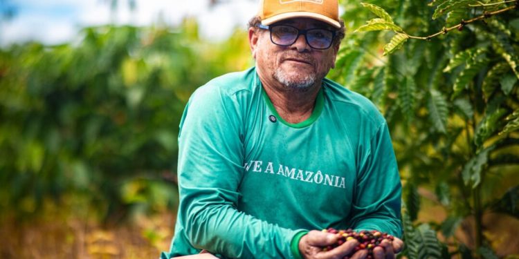 Café gera renda e muda vidas de famílias reassentadas em Porto Velho