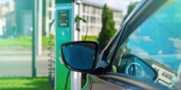 Carros elétricos avançam na Europa com alta histórica durante crise do petróleo