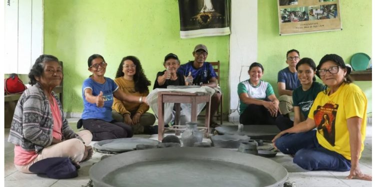 Mulheres de Tefé resgatam tradição da cerâmica Japuna no Amazonas