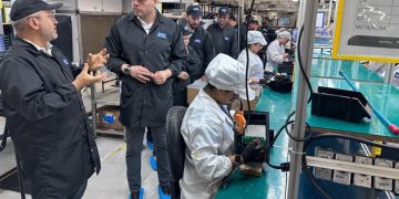 Philco recebe visita da Suframa em unidade de Manaus