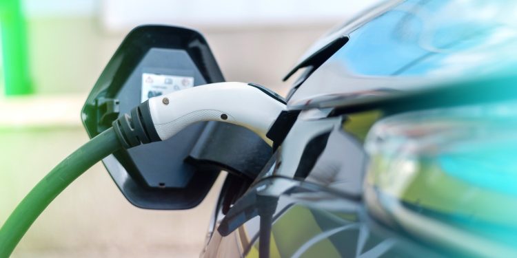 Brasil dispara nas vendas de carros elétricos e lidera crescimento global