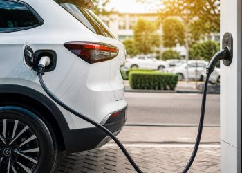 Mercado de veículos elétricos cresce 184% no Brasil e supera grandes economias