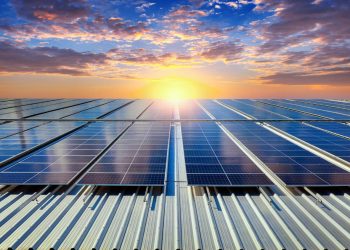 Energia solar ultrapassa R$ 300 bilhões em investimentos e consolida avanço no Brasil