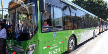 Brasília recebe novos ônibus elétricos para reduzir emissão de poluentes