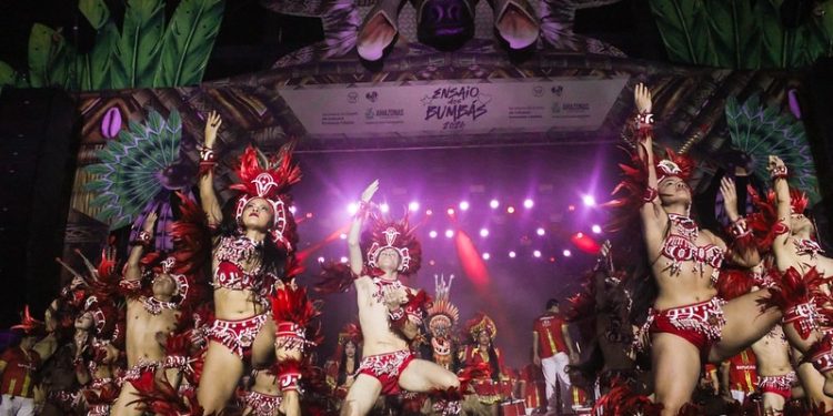 ‘Noite da Cunhã-Poranga’ celebra tradição e cultura amazônica em Manaus