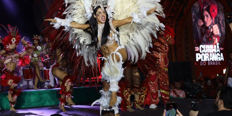 Curral do Garantido celebra mulheres amazônidas em noite histórica no Sambódromo