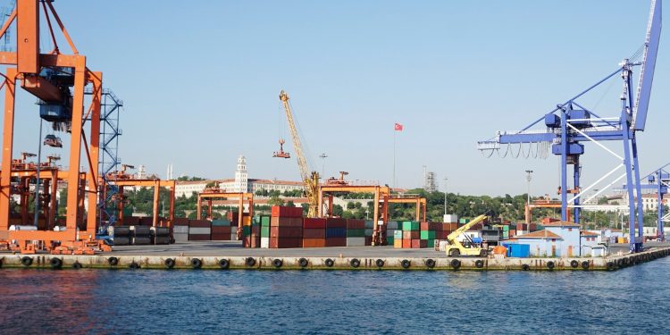 Portos amazônicos movimentam 24 milhões de toneladas e consolidam novo eixo logístico brasileiro