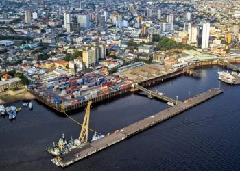 Cheia avança em Manaus: Rio Negro está a poucos centímetros da cota de inundação