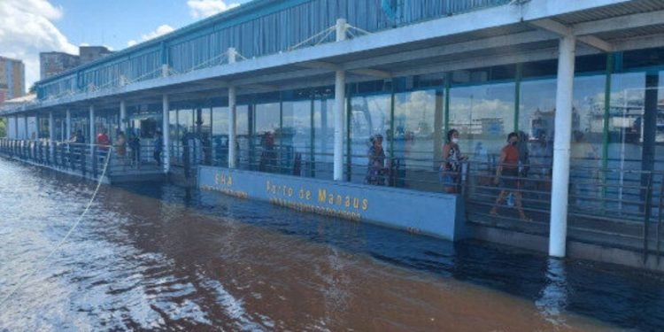Rio Negro ultrapassa cota de inundação e atinge 27,52 metros em Manaus