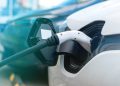 Um em cada 4 carros vendidos no mundo será elétrico até 2026, aponta IEA
