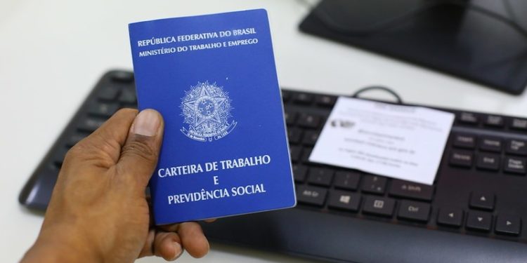Manaus inicia semana com 353 vagas de emprego disponíveis pelo Sine