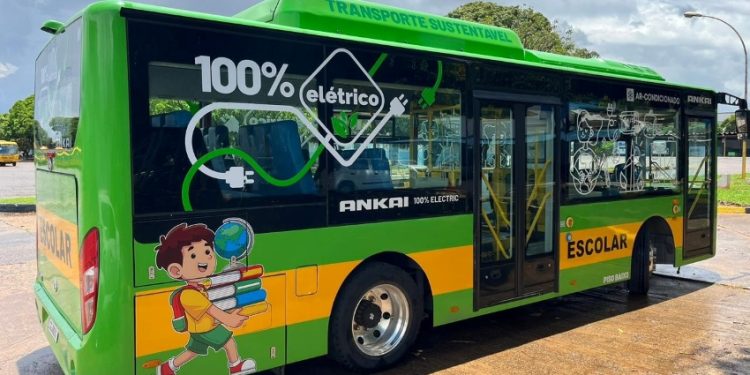 Distrito Federal inicia testes com ônibus escolar 100% elétrico na rede pública