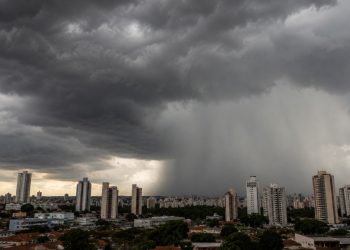 Inmet prevê semana de chuva forte nas regiões Norte e Sudeste do Brasil