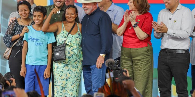 Prefeito Renato Junior e presidente Lula entregam 576 moradias semimobiliadas do residencial Morar Melhor no Parque das Tribos e beneficiam mais de 2 mil pessoas