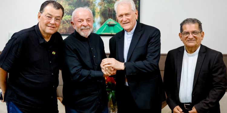 Presidente Lula se reúne com Dom Leonardo Steiner e lideranças em Manaus para discutir políticas sociais e preservação ambiental