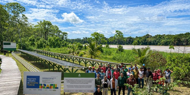 Energia solar chega a uma das regiões mais isoladas do Amazonas e beneficia mais de 200 famílias