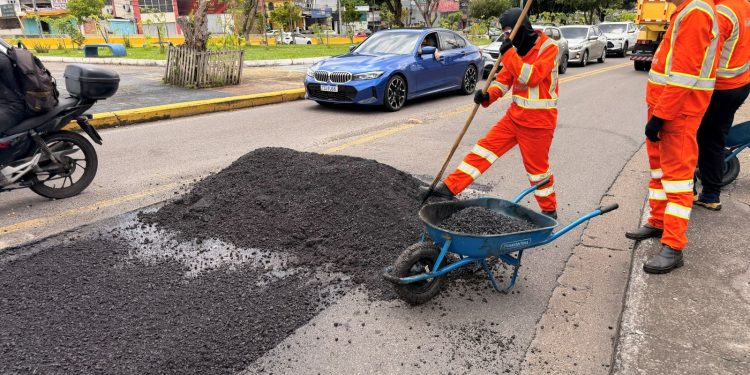 Prefeitura de Manaus intensifica recuperação asfáltica na avenida Djalma Batista e fortalece mobilidade em um dos principais corredores viários da capital
